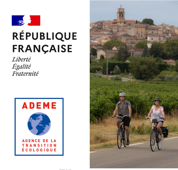 Logo Ademe et couple de vélotouristes en Vaucluse