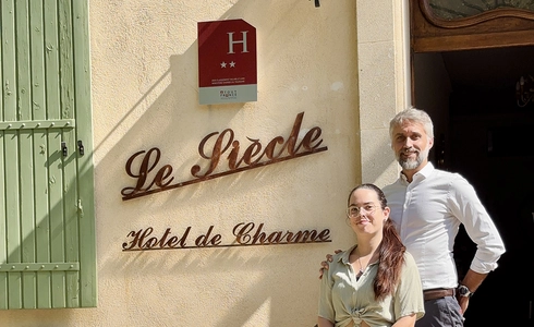 Gérants de l'hôtel Le Siècle à Mazan