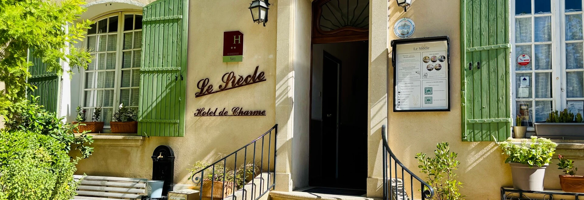 Hôtel le Siècle à Mazan  © Courgeau Edouard